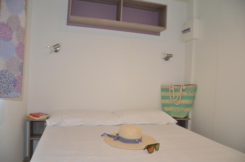 Happy Camp Mobile Homes In Domaine La Yole Camping Lodge Valras-Plage Chambre photo